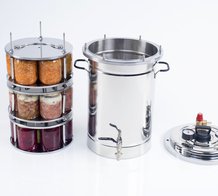 Автоклав и готовые консервы в кассете