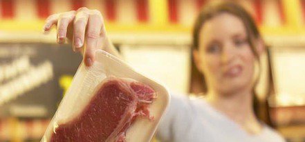 Несвежие продукты в магазине