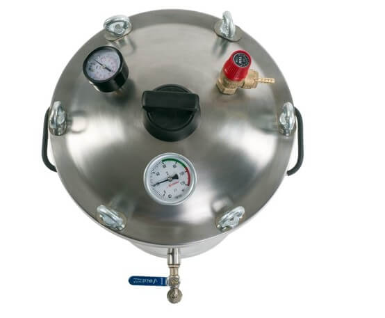 Манометр  и клапан на автоклаве Булат